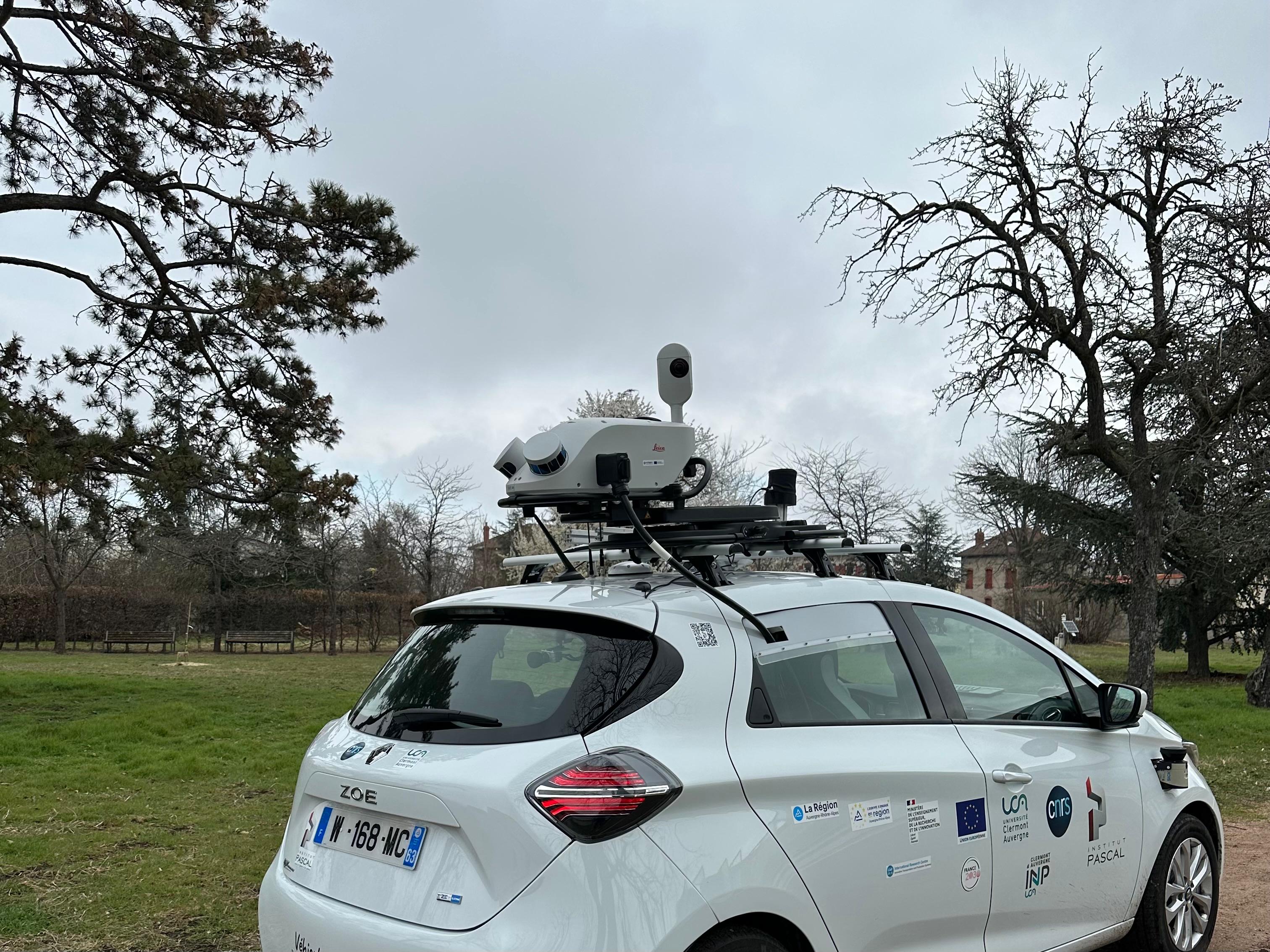 Leica Pegasus TRK100 mounted on a Zoe electric vehicle